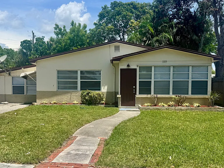 115 Sunrise Ave — Photo 1