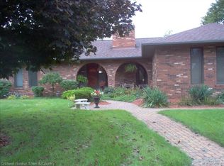 7666 Bishop Rd, Brighton, MI 48116