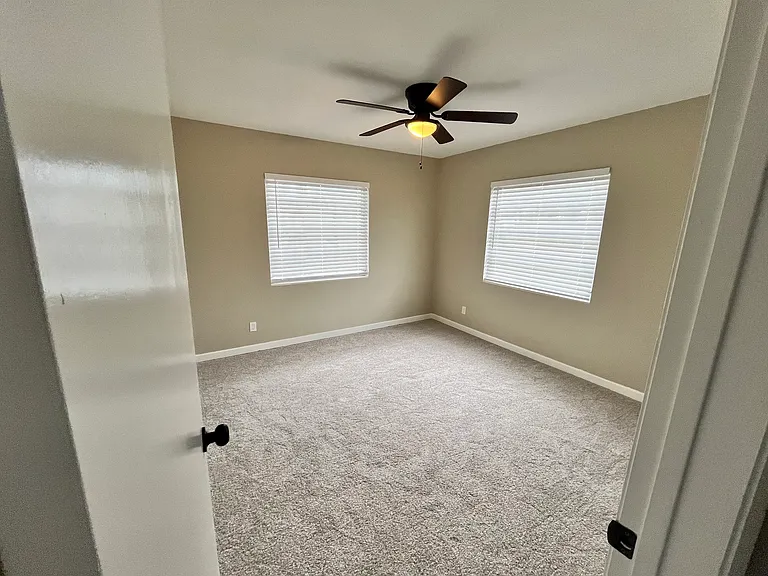 1554 Hillcrest Dr — Photo 14