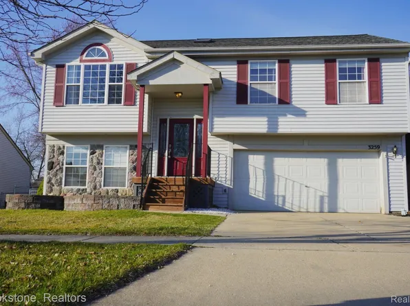 3259 Hilltop Dr, Holly, MI 48442