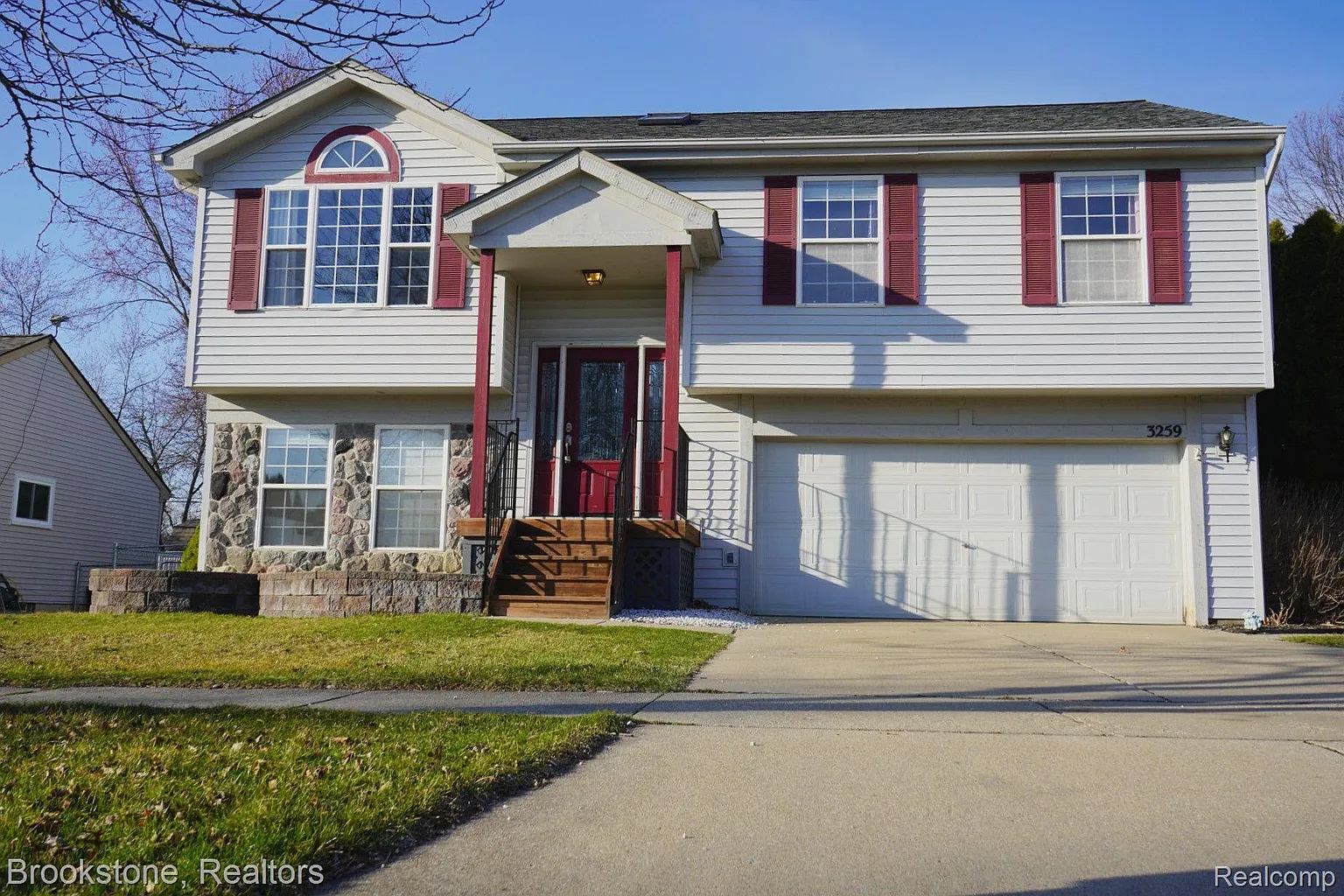 3259 Hilltop Dr photo 1