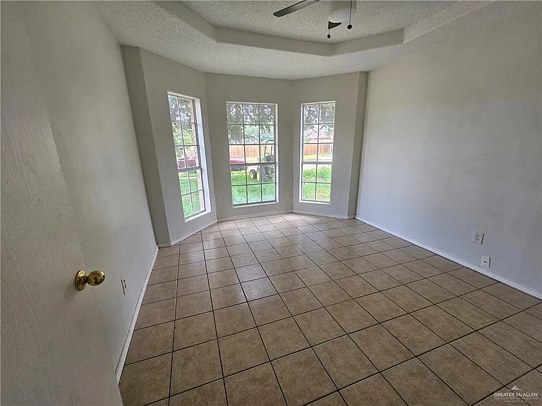 2612 Garnet Dr — Photo 10