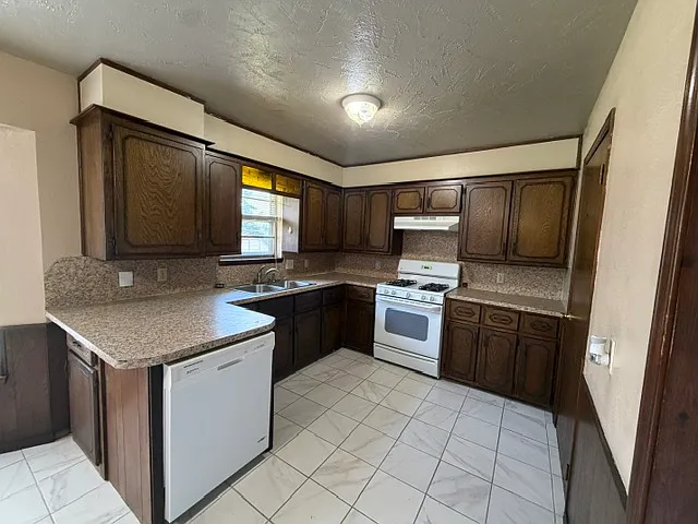 3 bed, 2.5 bath, 1704 sqft, $1,500 — Photo 4