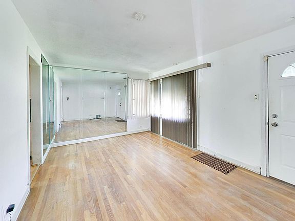 5th image of 423 Frederick Ave