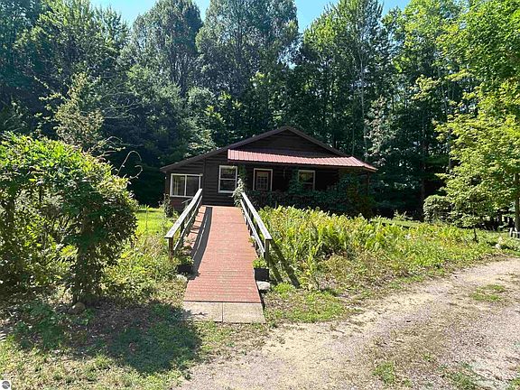 3rd image of 2851 Cedar River Rd