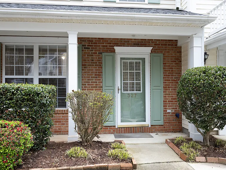 327 Orchard Park Dr — Photo 2