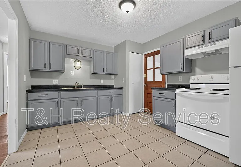 1819 Knox St — Photo 14
