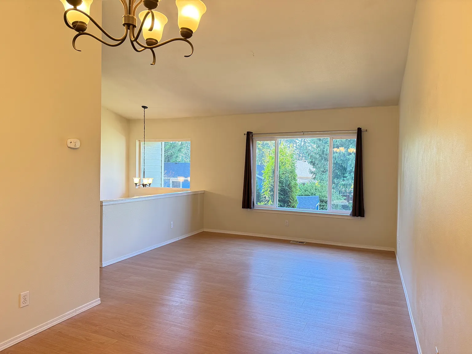 5 bed, 2200 sqft, $3,950 — Photo 2