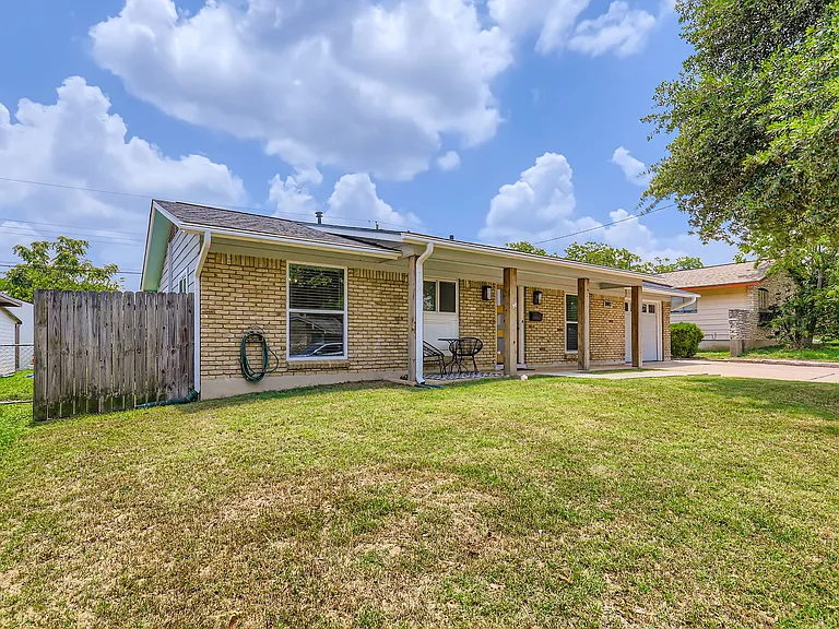 907 Maryland Dr — Photo 4