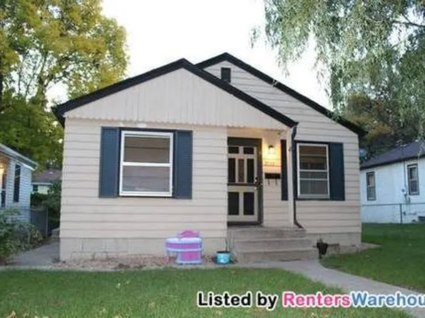 2735 McNair Dr, Robbinsdale, MN 55422