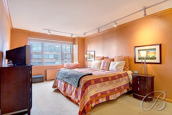 Sold by Bellmarc Realty | media 1