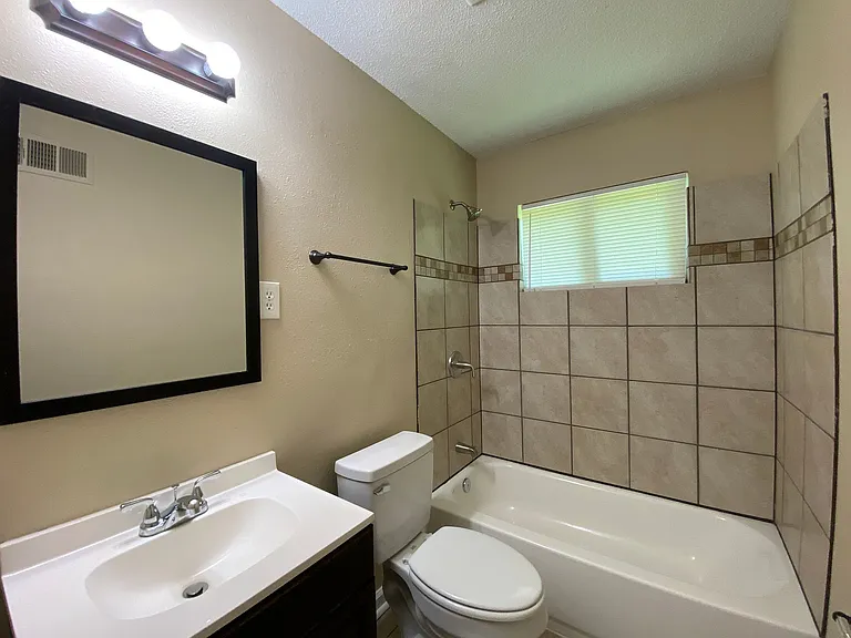 490 Ferncliff Cv — Photo 6