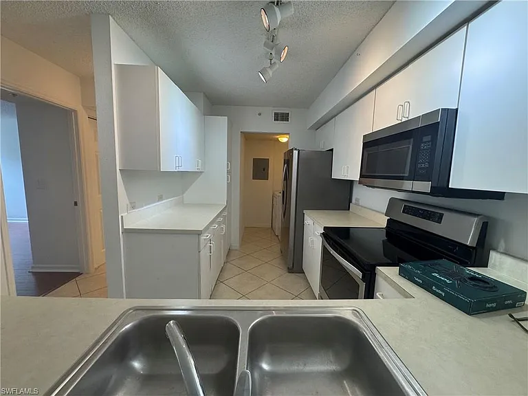 8930 Colonnades Ct E #627 — Photo 4