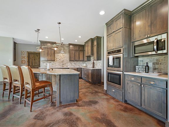 3rd image of 7152 Club Creek Ln