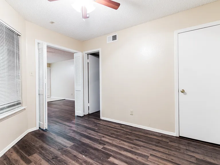 2304 Balsam Dr #E302 — Photo 6