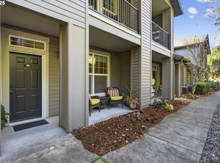 880 Springtree Ln, West Linn, OR 97068