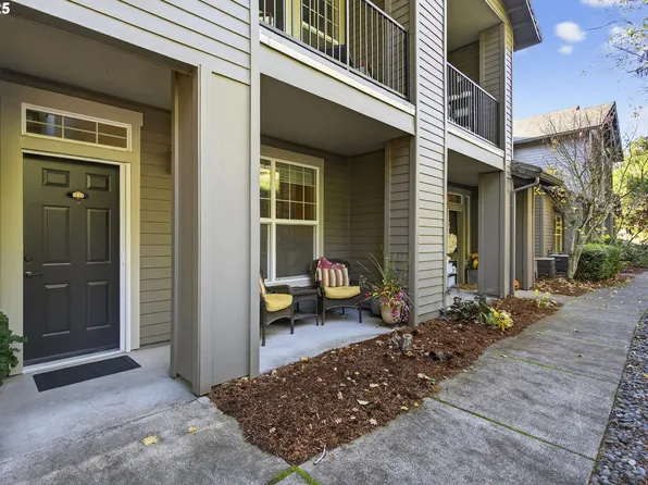 880 Springtree Ln, West Linn, OR 97068