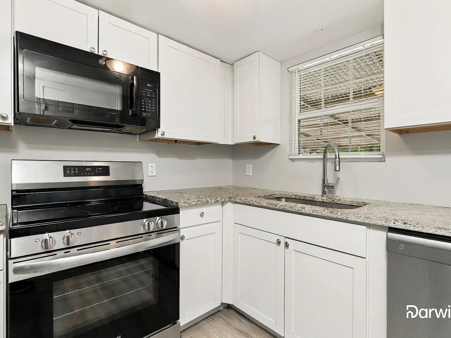 3 bed, 1.0 bath, 972 sqft, $1,325 — Photo 3