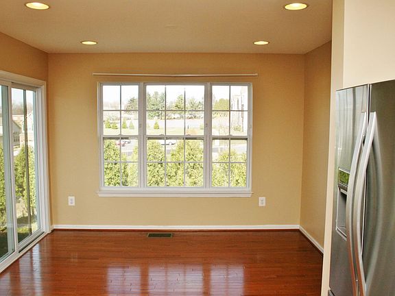 4th image of 9439 Silver Charm Dr