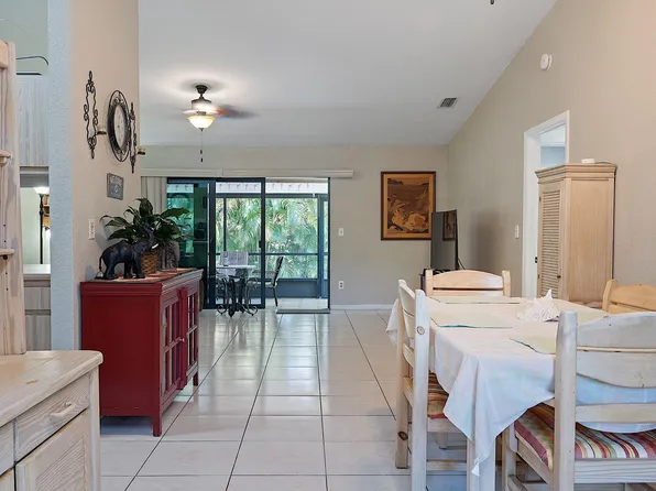 15 Flint Way, Boynton Beach, FL 33426