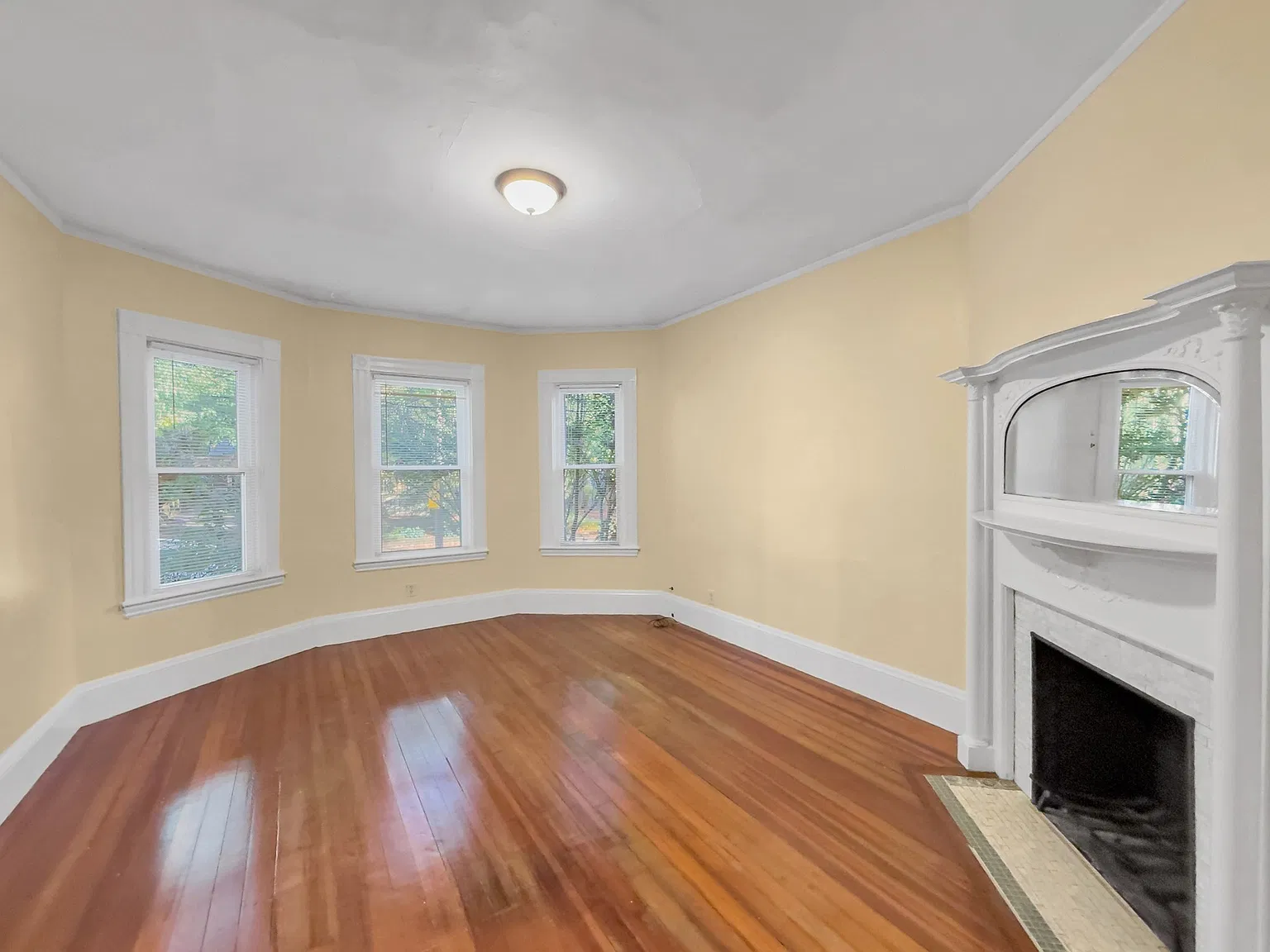 2 bed, 1.0 bath, 1050 sqft, $3,300 — Photo 4