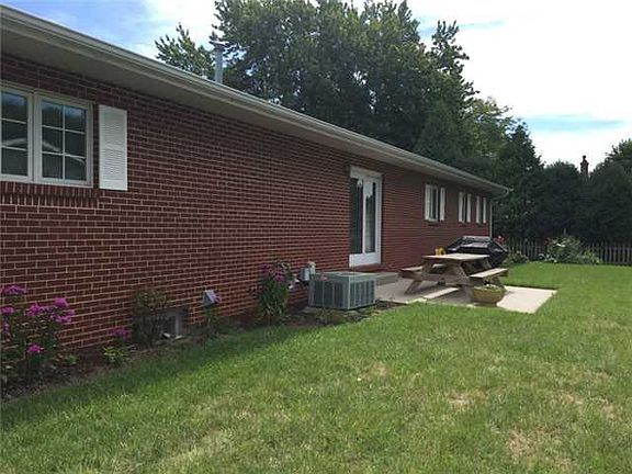 3rd image of 401 Beech Ln