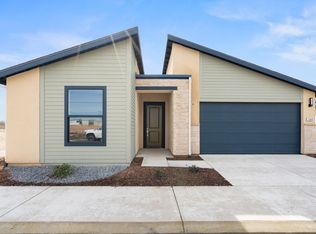 1049 Madrid Avenue N, Tulare, CA 93274