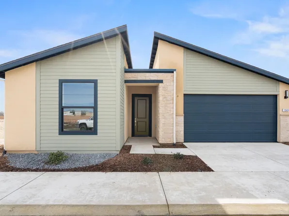 1049 Madrid Avenue N, Tulare, CA 93274