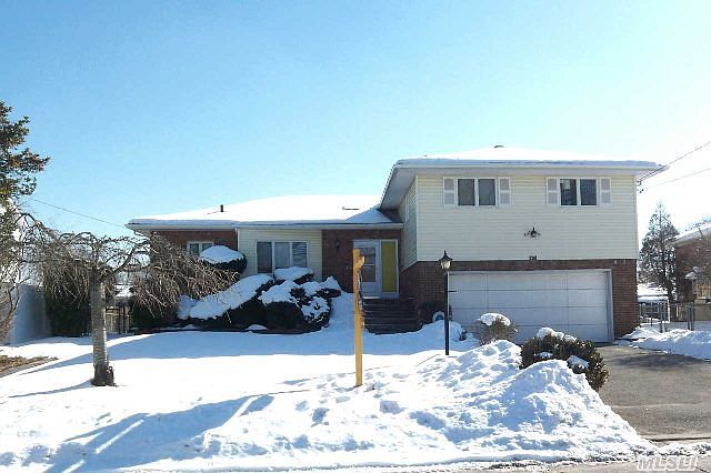 1st image of 208 Bayview Ave