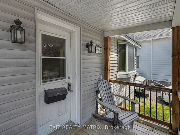 3rd image of 261 Montfort St