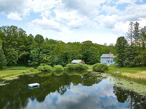 3rd image of 40 Whately Glen Rd