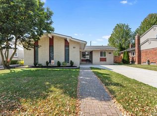 4824 Hillcrest Rd, Trenton, MI 48183