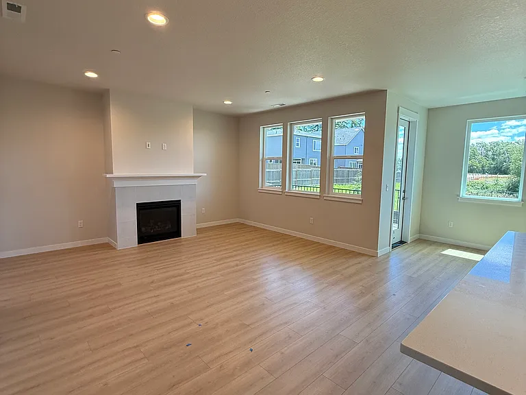 9039 S 2nd Ln — Photo 8