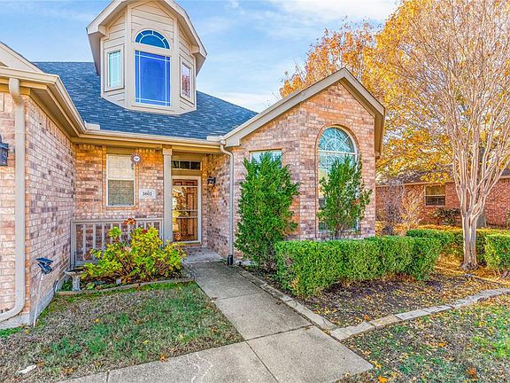 3rd image of 3802 English Oak Dr