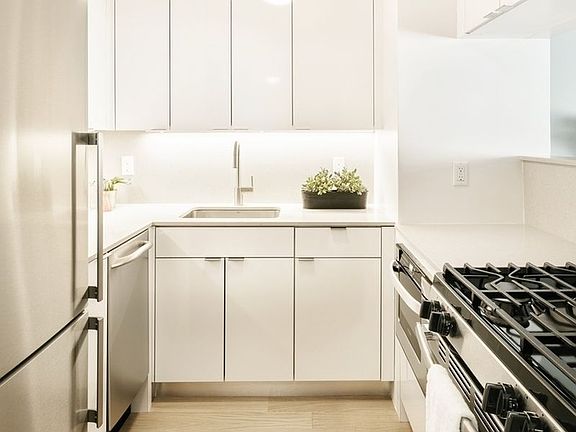 4th image of 490 2nd Ave APT 8E