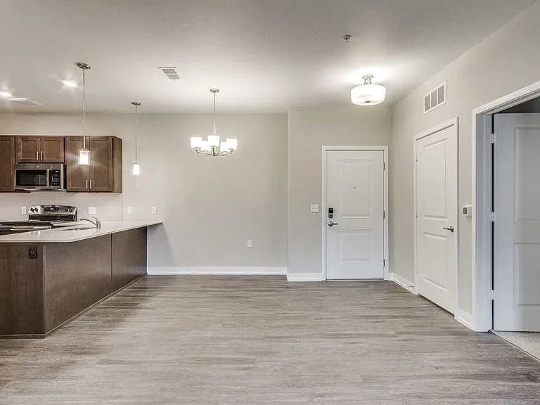 Large, Spacious Living Area (Laurel)
