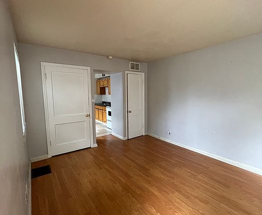 4th image of 1047 Loretta Ave