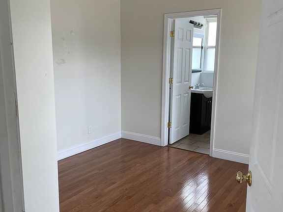 3rd image of 1413 S Walnut St
