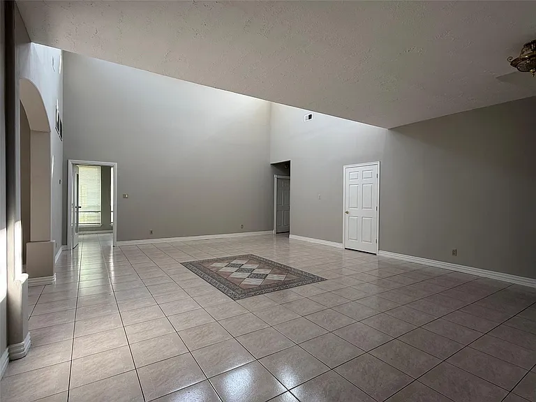 11346 Old Telegraph Rd — Photo 4