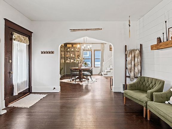 4th image of 321 Fuller Ave