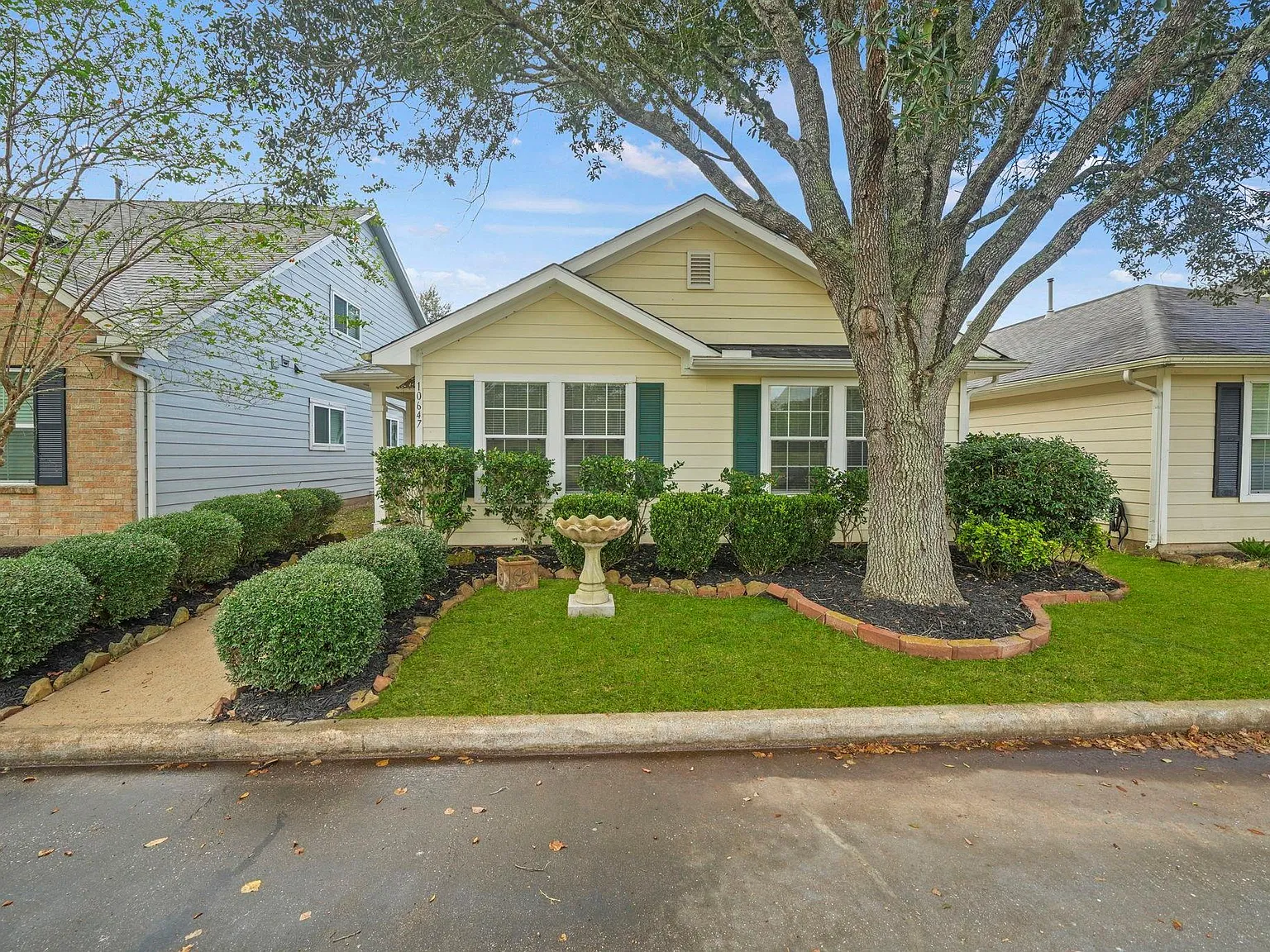 3 bed, 2.0 bath, 1440 sqft, $1,950 — Photo 1
