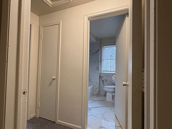 5th image of 9501 Greenview Ave