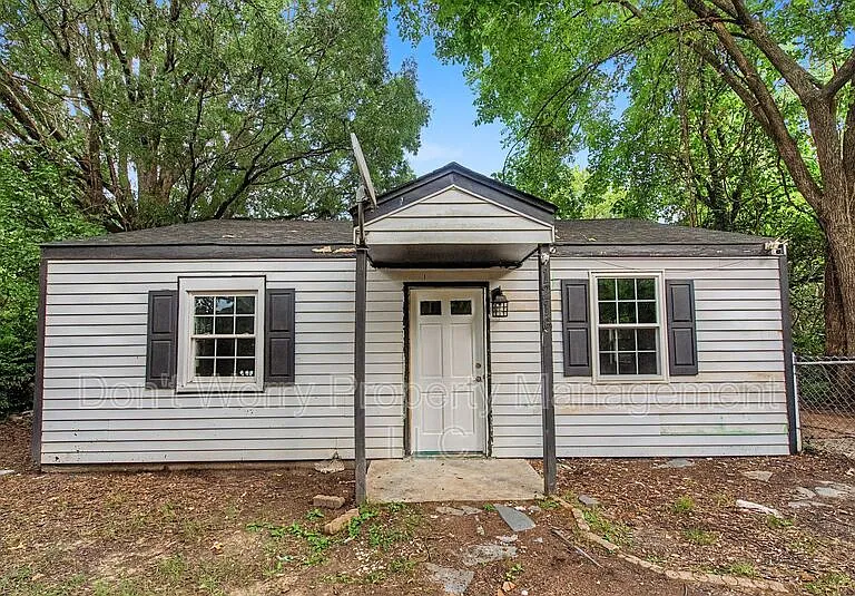 1216 Lolly Ln — Photo 1