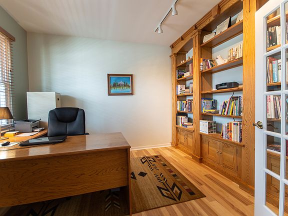 3rd image of 324 Woodhill Ln