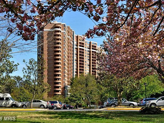 3rd image of 10101 Grosvenor Pl APT 1503