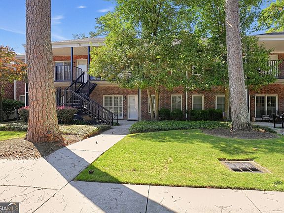 4th image of 3675 Peachtree Rd NE APT 53