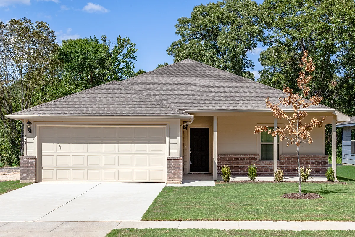 Building Photo - Woodland Springs