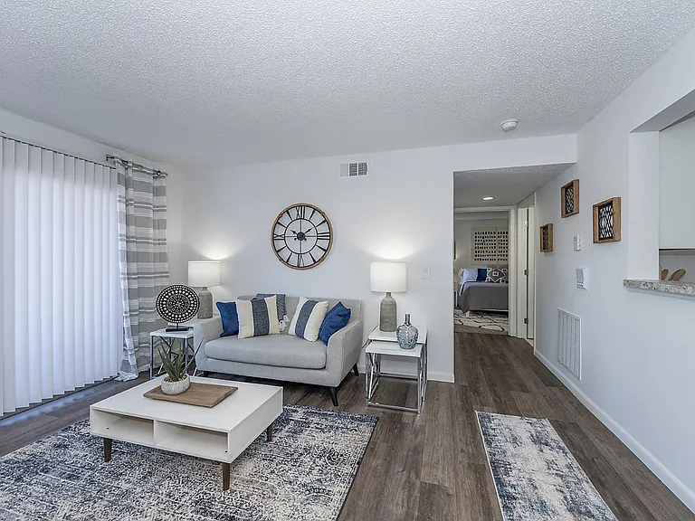 Timber Glen Apartments — Photo 81