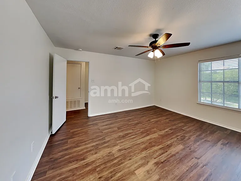 2014 Kingsbridge Dr — Photo 8