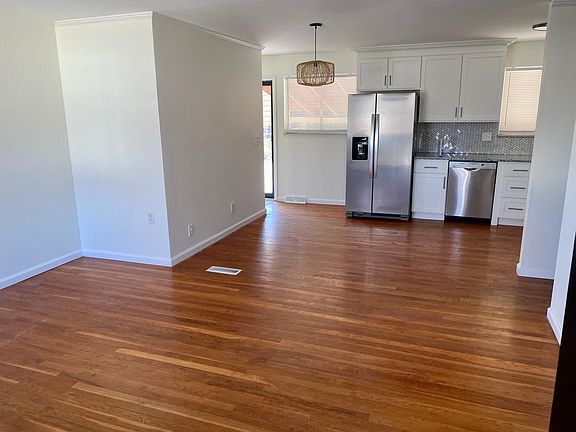 4th image of 330 Stoneybrook Dr